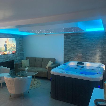 Sandspa Logement Avec Jacuzzi Orange  Bagian luar foto