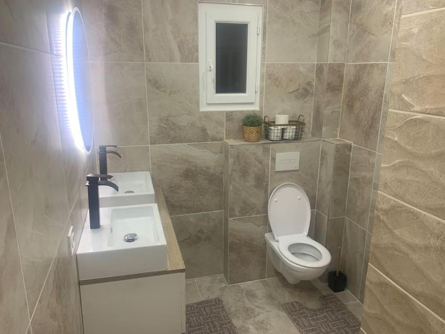 Sandspa Logement Avec Jacuzzi Orange  Bagian luar foto