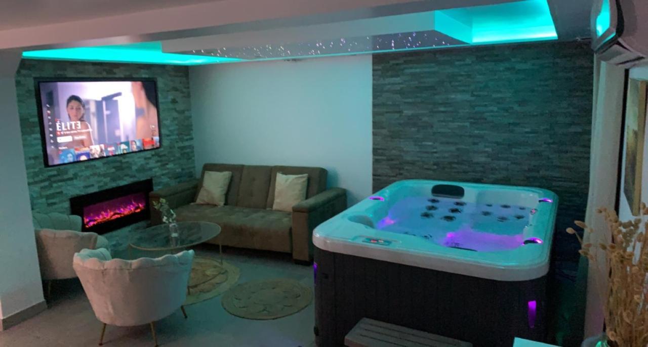 Sandspa Logement Avec Jacuzzi Orange  Bagian luar foto