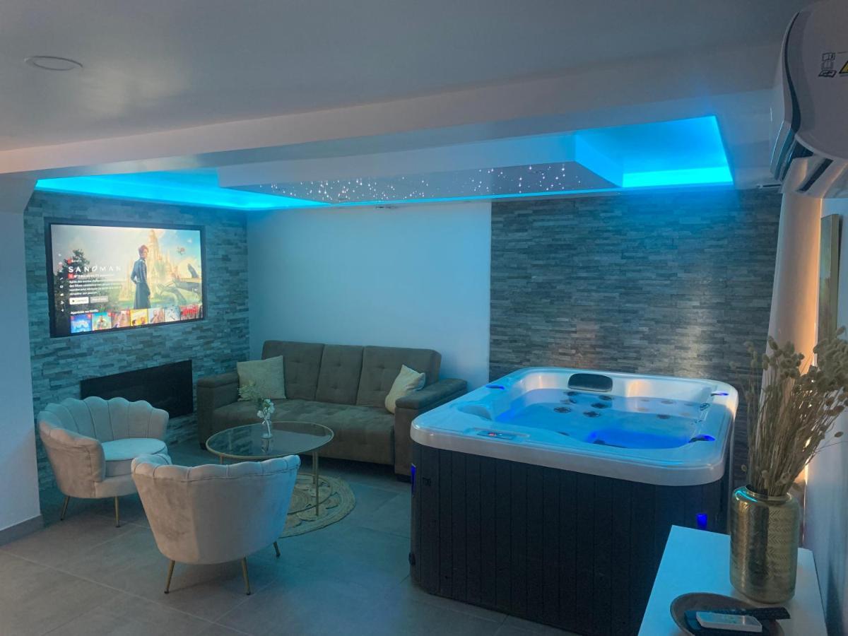 Sandspa Logement Avec Jacuzzi Orange  Bagian luar foto